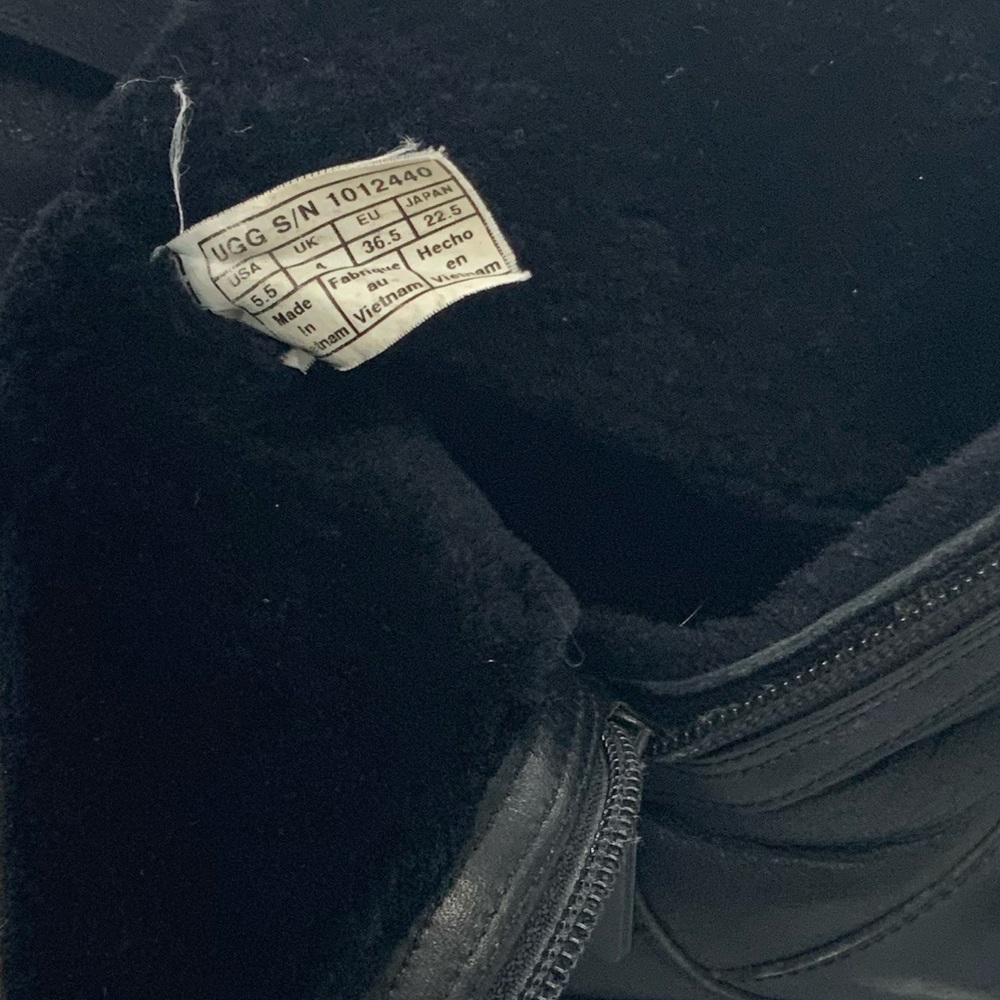 UGG Australia 2017 Alba Shearling-Lined Ankle Boots - Black Boots - Picture 4 of 13